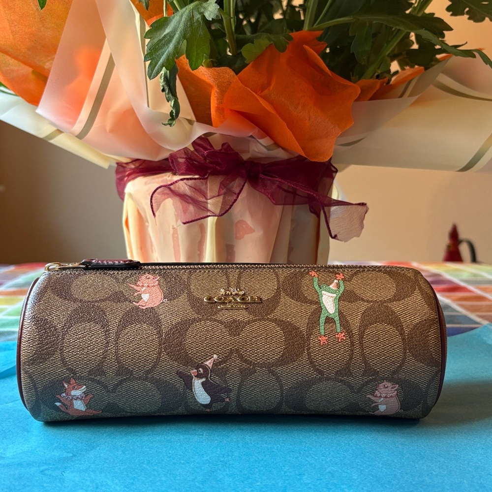 🐷🦊🐧🐸 COACH Makeup Brush Holder with Party Animals Print 🐸🐧🦊🐷  NWOT 🐷🦊🐧🐸